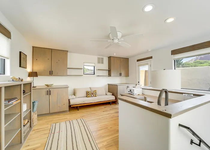 Casa vacanze Red Rock Views: Uptown Near Trails!