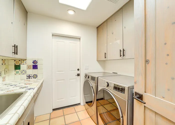 Red Rock Views: Uptown Near Trails! Casa vacanze Sedona