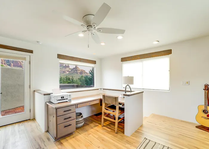 Red Rock Views: Uptown Near Trails! *