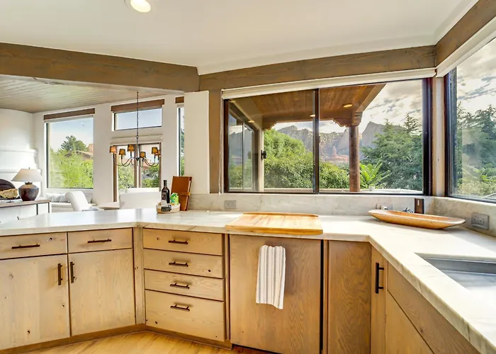 Red Rock Views: Uptown Near Trails! * Sedona