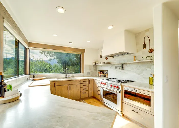 Casa vacanze Red Rock Views: Uptown Near Trails!